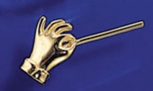 Dirigentenhand als Stickpin