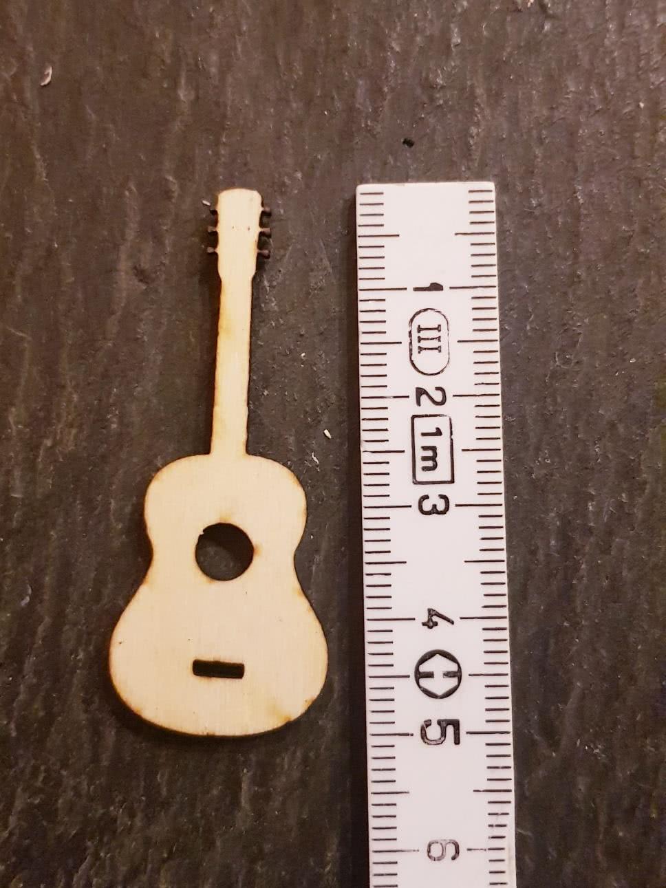 Gitarre ca 5 cm aus Pappelholz