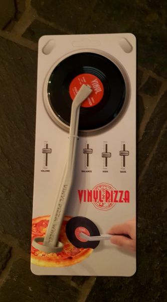 Pizzaschneider in Vinyl Style